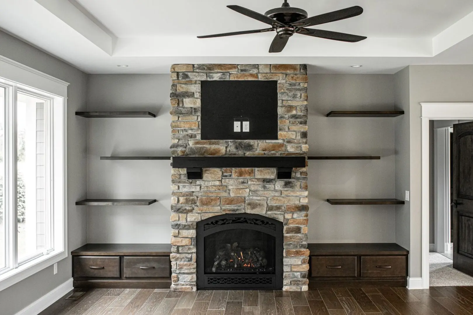 Michigan Valley Homes - The Windemere in Jackson - fireplace